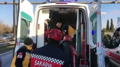  Yabancı uyruklu yolcuları taşıyan otobüs tıra çarptı: 6 yaralı 