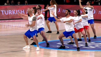 dans gosterisi - Anadolu Efes'in maçında gerçekleşen 'Kan Kanseri Mücadele Dansı' büyük alkış topladı Videosu