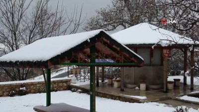 aski -  Kar 'Tarihi Harput Mahallesi’ni' beyaza bürüdü,13 köy yolu kapandı  Videosu