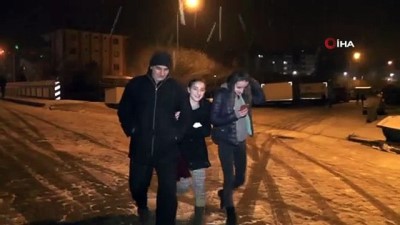  Oltu’da beklenen kar yağdı 