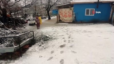  Alaşehir’de kar yağışı etkili oluyor 