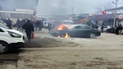 yangin tupu -  Alev alan otomobil vatandaşların müdahalesi ile söndürüldü Videosu