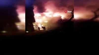 Alev topuna dönen bina bir mahalleye korku dolu anlar yaşattı 