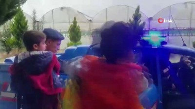 saganak yagmur -  Antalya'da sağanak yağmurda el yapımı salla böyle gezinti yaptılar  Videosu