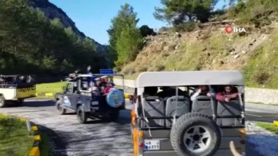  Arap turistler Marmaris'in dağlarını gezdi 