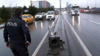  - E-5’te rüzgar aydınlatma direğini devirdi 