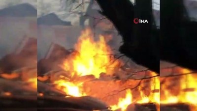  Karabük’te çıkan yangında 2 ev kül oldu 