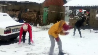  Karın keyfini yine çocuklar çıkardı 