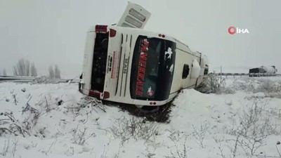 yolcu otobusu -  Kütahya'da yolcu otobüsü devrildi: 19 yaralı  Videosu