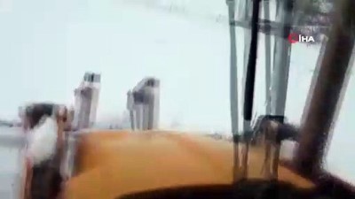 ogrenci servisi -  Yolda kalan öğrenci servisi ve vatandaşlar kurtarıldı Videosu