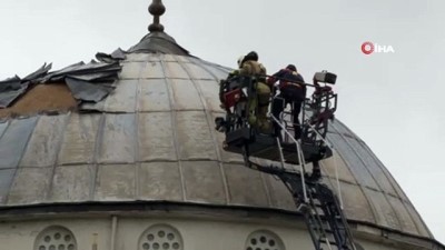 itfaiyeciler -  Cami kubbesine müdahale etmeye çalışan itfaiyecilerin zor anları kamerada Videosu