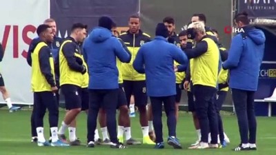 devre arasi - Fenerbahçe'de neşeli antrenman  Videosu