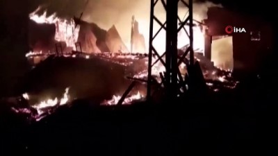  Minaresi devrilen cami alev alev böyle yandı 