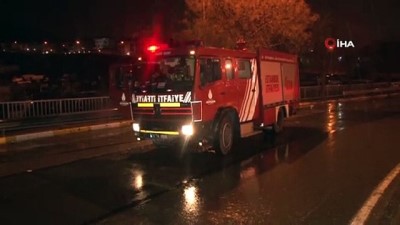  Alev topuna dönen otomobil küle döndü 