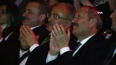 beraberlik -  Başkan Mehmet Hilmi Güler, Kent Orkestrası konserinde gözyaşlarına hakim olamadı  Videosu