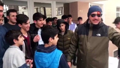 kar tatili -  Elazığ Valisi Kaldırım, öğrencilerle kartopu oynadı Videosu
