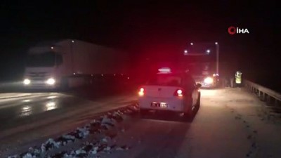  Erzincan'da ulaşıma 'Kar' ve 'Tipi' engeli...10 köy yolu kapandı 