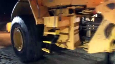 karayollari -  Karayolları çığ bölgesine ulaşmak için yol temizleme çalışmalarına devam ediyor  Videosu