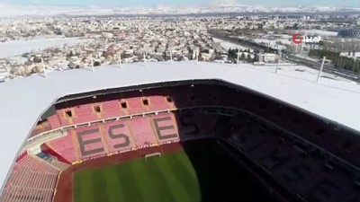 Eskişehir Stadyumunda meydana gelen hasar taraftarı endişelendirdi 