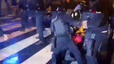 gaz bombasi - Fransa Polisinden Göstericilere Sert Müdahale Videosu