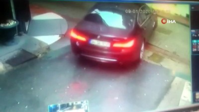 nadan -  Otomobil sürücüsü, çöken binanın altında kalmaktan son anda kurtuldu  Videosu