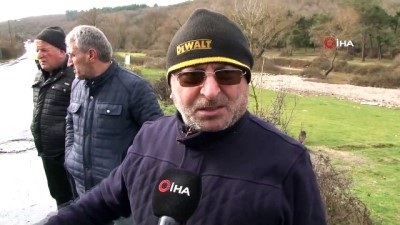 emniyet seridi -  Ümraniye'de iki araç kafa kafaya çarpıştı: 2 yaralı  Videosu