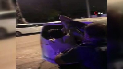 eglence mekani -  Eğlence mekanına alınmayan polis silahına sarıldı meslektaşları tarafından böyle etkisiz hale getirildi Videosu