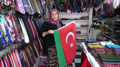 Kahramankazan'da esnafa Azerbaycan ve Türk bayrakları dağıtıldı - ANKARA
