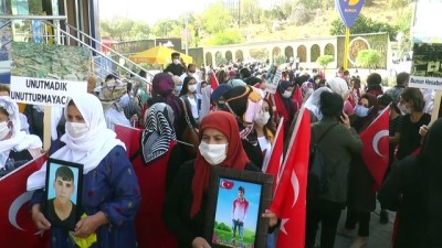 teror magduru - Terör mağduru aileler HDP il binası önünde eylem yaptı - ŞIRNAK Videosu