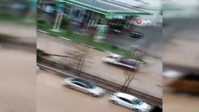  Şiddetli dolu ve yağmur balıkçı barınağını kullanılmaz hale getirdi