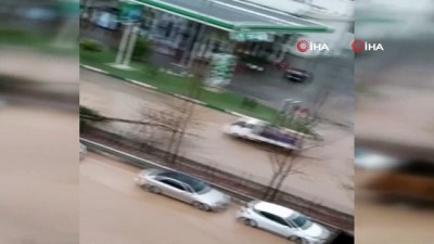  Şiddetli dolu ve yağmur balıkçı barınağını kullanılmaz hale getirdi