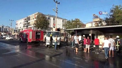  Antalya'da mobilya deposunda yangın