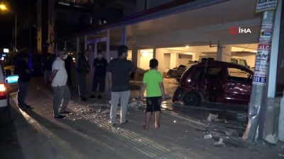  Antalya’da virajı alamayan otomobil dükkana girdi :1 yaralı