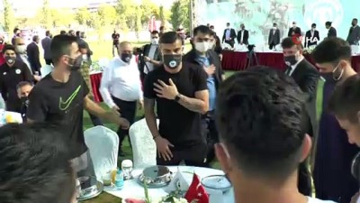futbolcu transferi - Bakan Kurum, Konyaspor yönetimi ve oyuncularla bir araya geldi Videosu