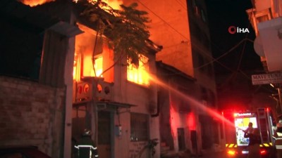 muhabbet kusu -  Çanta imalathanesi alev alev yandı, onlarca kuş yanarak telef oldu Videosu