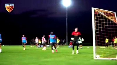 Fernandes örümcek ağlarını aldı