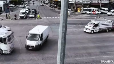  Minibüs ile yolcu otobüsünün çarpıştığı kaza kamerada