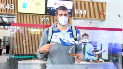 Anadolu Efes, ALBA Berlin maçı için Almanya’ya uçtu