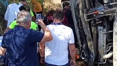  D-100’de can pazarı...Lastiği patlayan kamyon karşı şeride geçip devrildi