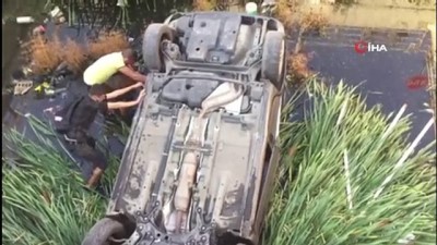  Kanala uçan araçta can pazarı: sürücüyü kurtarmak için seferber oldular