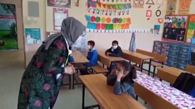 sinif ogretmenligi -  Okullar açıldı, o artık zil sesini duyabiliyor Videosu