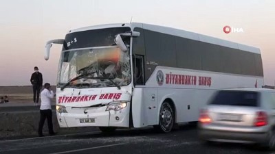  Şanlıurfa'da yolcu otobüsü ile tır çarpıştı: 1 yaralı
