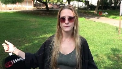 ingilizce -  Darp edilen Ukraynalı genç kızı kurtarmak isterken bıçaklandı Videosu