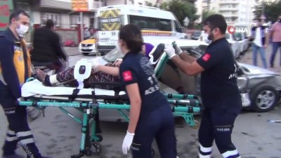 devlet hastanesi -  İnegöl'de iki otomobil çarpıştı: 5 yaralı Videosu