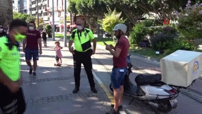kestirme yol -  Tramvay yolu ve kaldırımı kestirme yol seçen motosiklet sürücülerini polis affetmedi Videosu