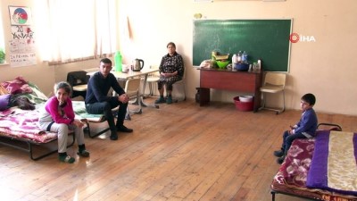  Ermenistan’ın saldırılarından kaçan siviller, 18 gündür okullarda yaşıyor