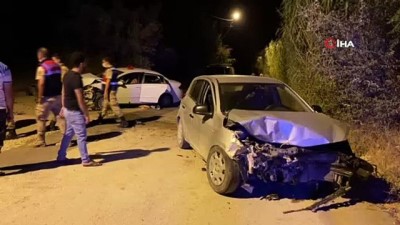 jandarma komutanligi -  Hatay’da otomobiller kafa kafaya çarpıştı: 5 yaralı Videosu