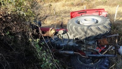  Minibüs, traktöre çarptı: 1 yaralı