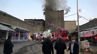 kimyasal maddeler -  Muş’ta gece saatlerinde başlayan yangın söndürülemiyor Videosu