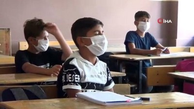 roketli saldiri -  Sınırın öğrencileri uzun aradan sonra eğitim sevinci Videosu